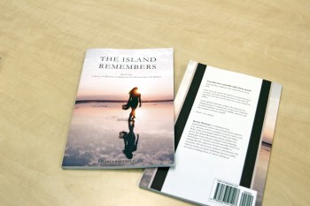 Boek Beverly Whitfield IMG 0923 Ocan caribisch spotlight The lsland Remembers