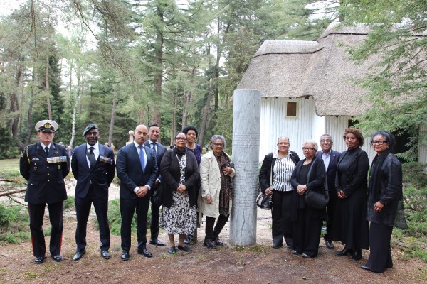 Dodenherdenking Ereveld Loenen Moluks monument Ocan caribisch