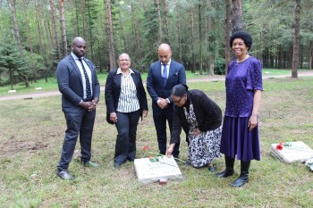 Dodenherdenking Ereveld Loenen Ocan caribisch