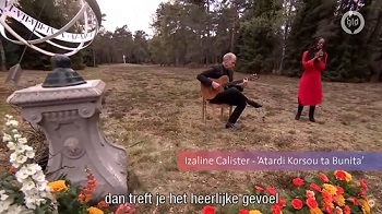 Screenshot Omroep Gelderland Izaline Calister Eerbewijs Loenen Dodenherdenking 2021 350px format