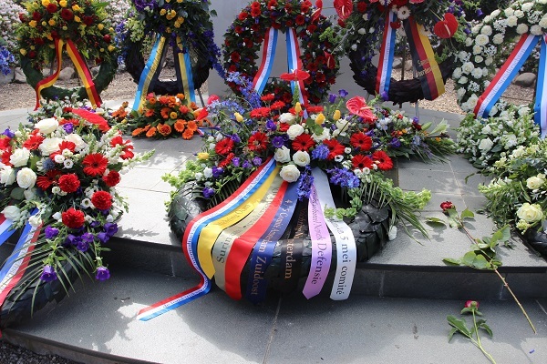 Herdenking ereveld Loenen Ocan koepelkrans WEB